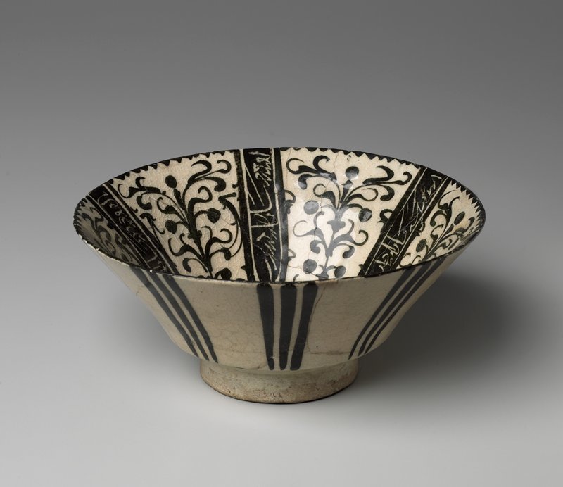 Bowl with “Willow-tendril” motif