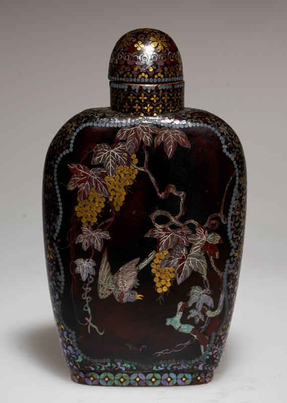 Snuff bottle