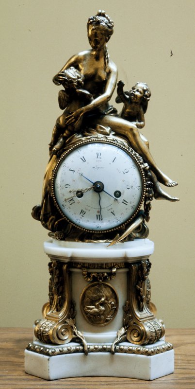 Mantle clock