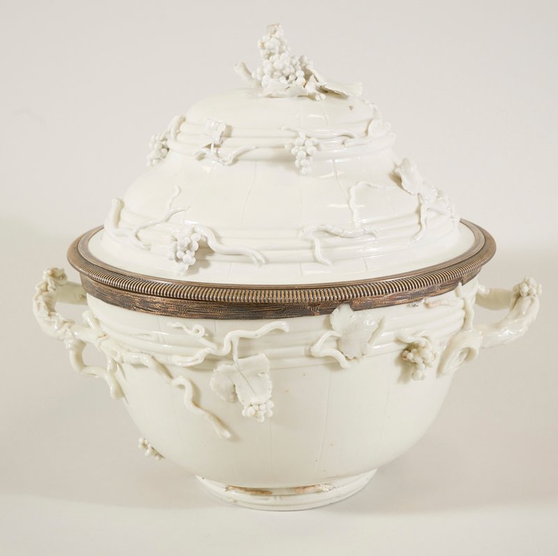 Wine bowl with cover