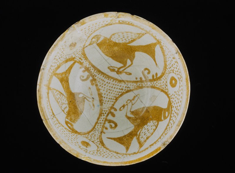 Bowl with bird motifs