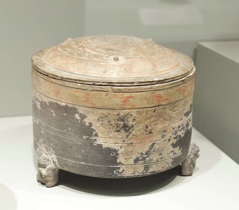 Lian (cosmetic box)