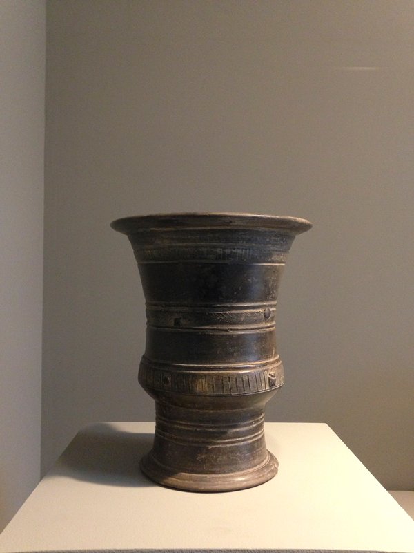 Beaker-shaped vessel