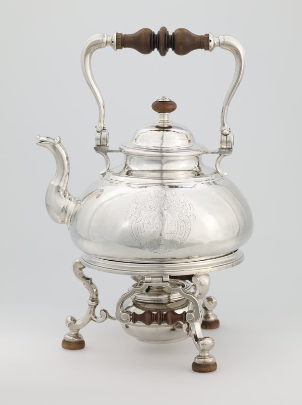 Tea kettle with warming stand